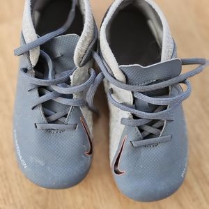 Nike Phantom Jr soccer cleats 10c